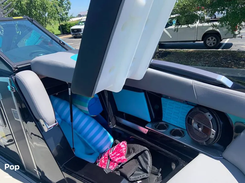 Slide: The Image of Mastercraft X22 2022 - 16574575