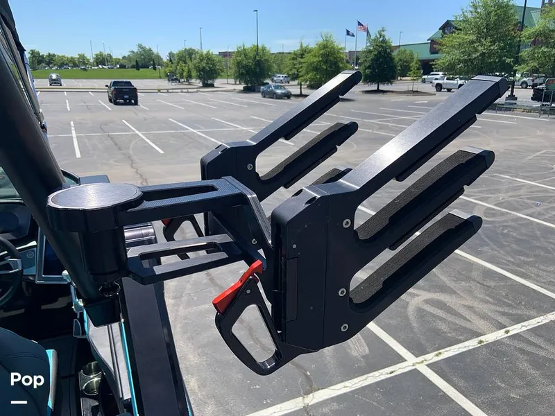 Slide: The Image of Mastercraft X22 2022 - 16572861