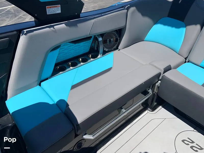 Slide: The Image of Mastercraft X22 2022 - 16574580