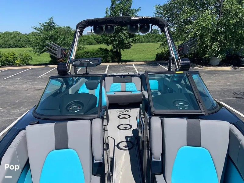 Slide: The Image of Mastercraft X22 2022 - 16572847