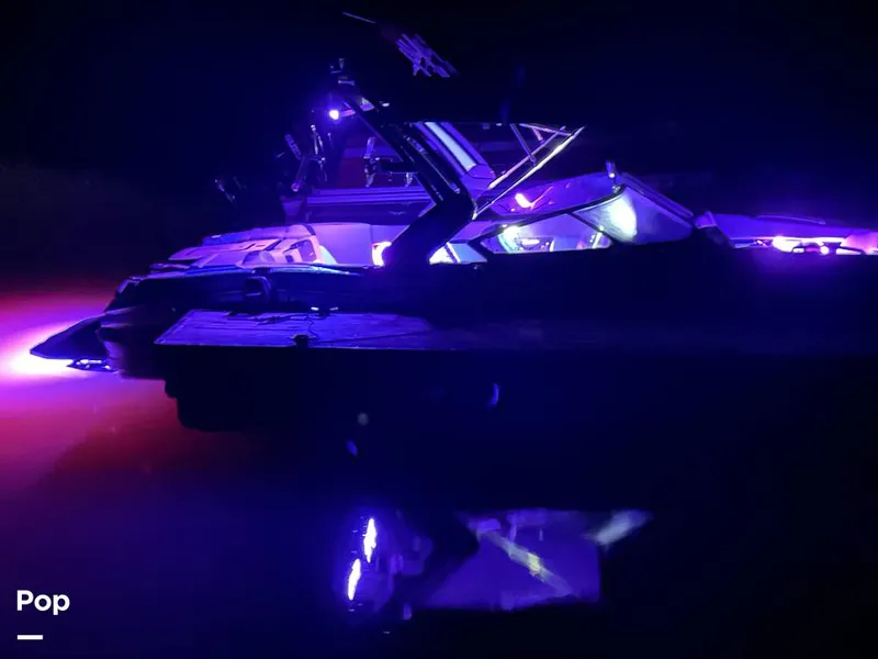 Slide: The Image of Mastercraft X22 2022 - 16260399