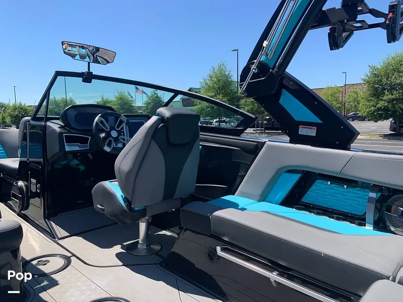 Slide: The Image of Mastercraft X22 2022 - 16572906