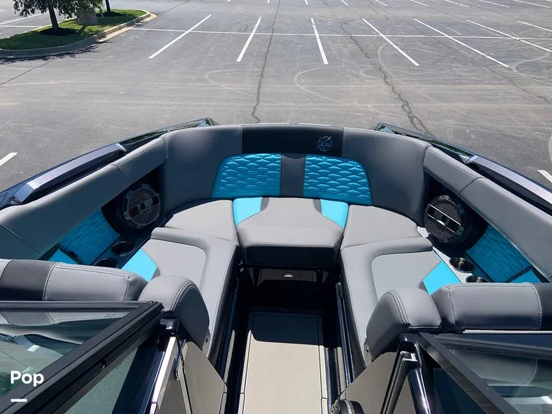 Slide: The Image of Mastercraft X22 2022 - 16574562