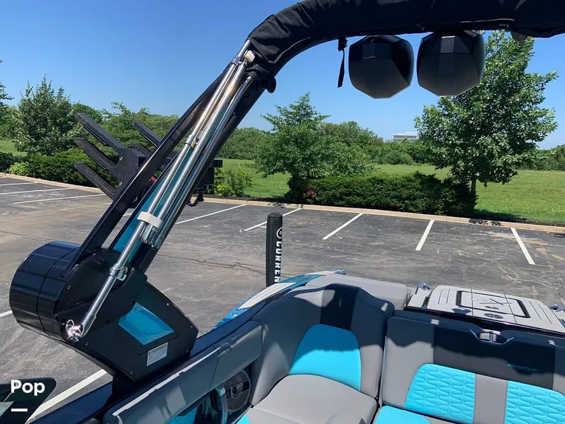 Slide: The Image of Mastercraft X22 2022 - 16574608
