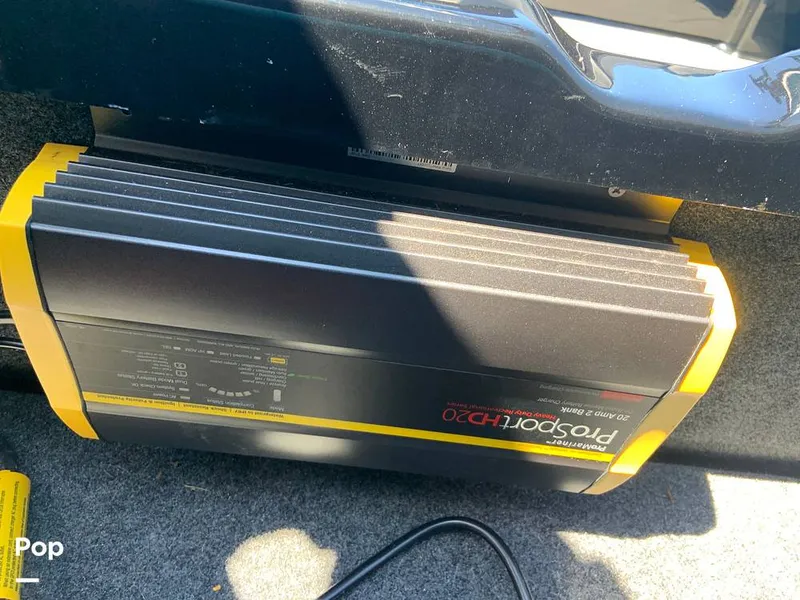 Slide: The Image of Mastercraft X22 2022 - 16574588