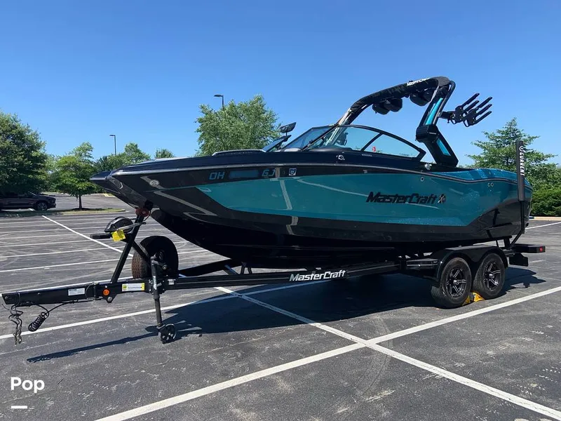 Slide: The Image of Mastercraft X22 2022 - 16570112