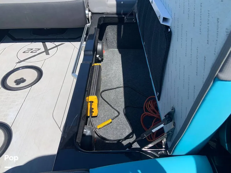 Slide: The Image of Mastercraft X22 2022 - 16574586