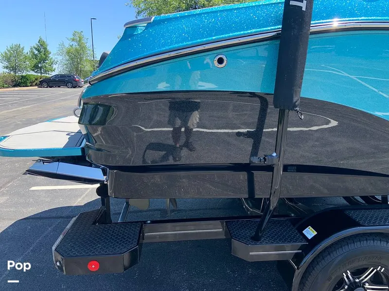 Slide: The Image of Mastercraft X22 2022 - 16574616