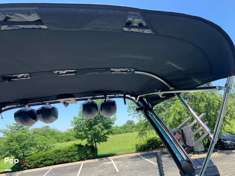 Slide: The Image of Mastercraft X22 2022 - 16572865