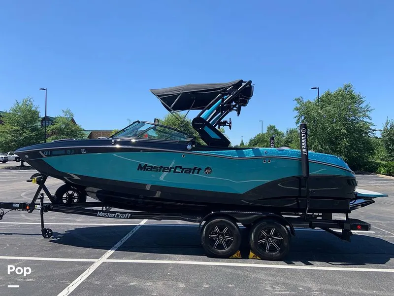 Slide: The Image of Mastercraft X22 2022 - 16572875