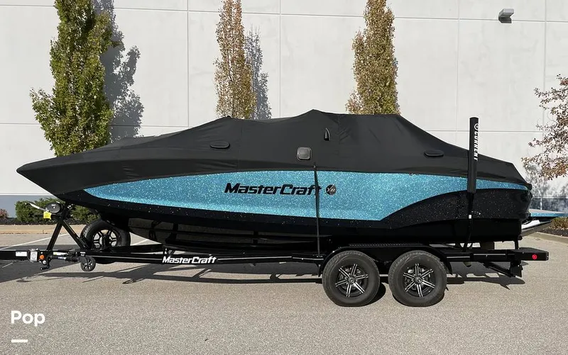 Slide: The Image of Mastercraft X22 2022 - 16260401