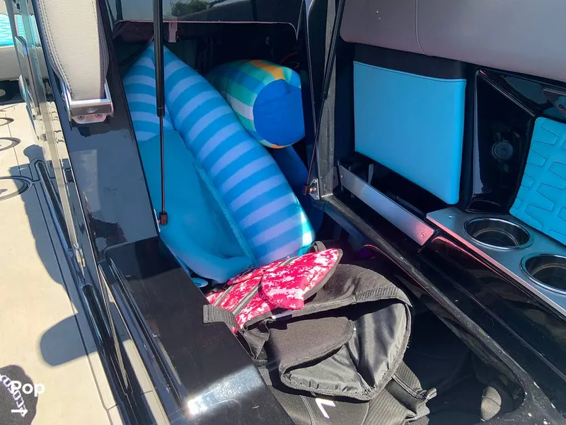 Slide: The Image of Mastercraft X22 2022 - 16574576