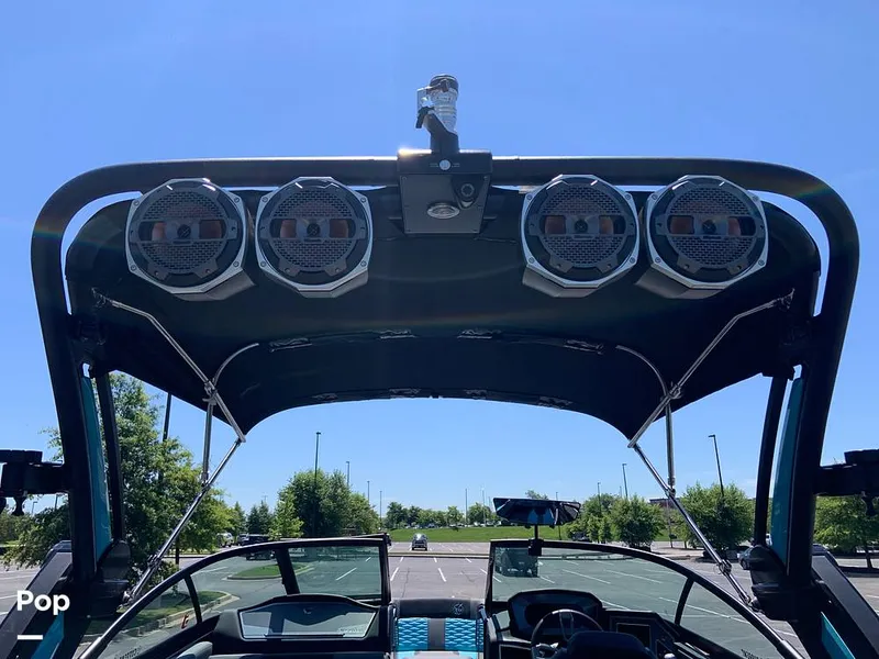 Slide: The Image of Mastercraft X22 2022 - 16572857