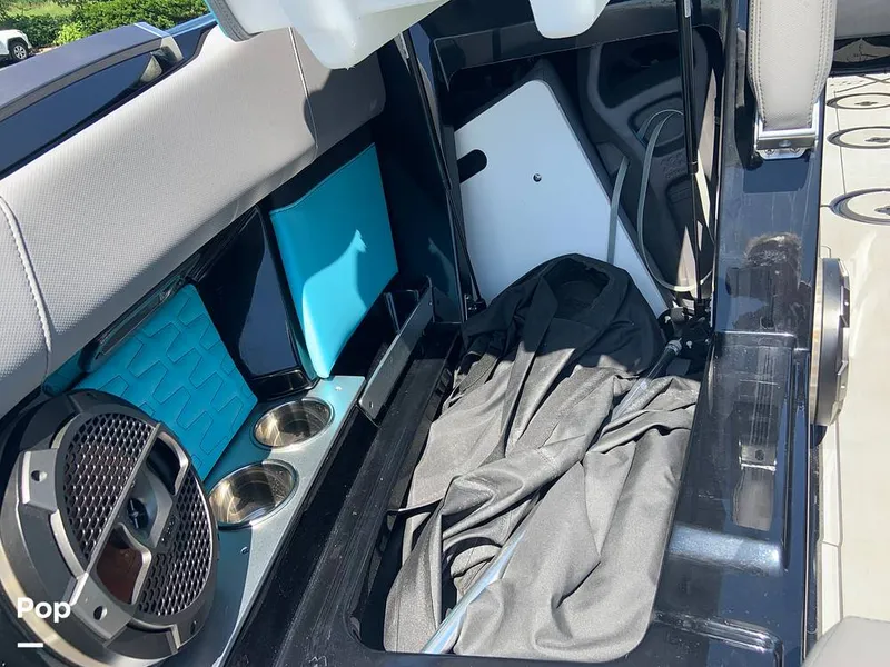 Slide: The Image of Mastercraft X22 2022 - 16574574