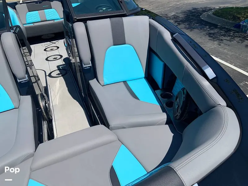 Slide: The Image of Mastercraft X22 2022 - 16572881