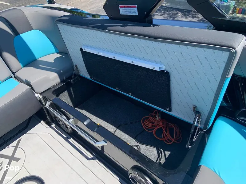 Slide: The Image of Mastercraft X22 2022 - 16574585