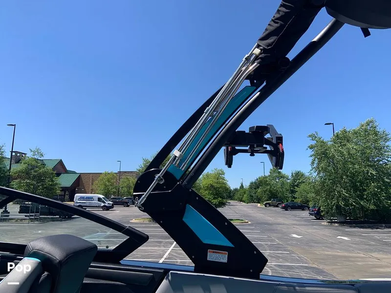 Slide: The Image of Mastercraft X22 2022 - 16574610