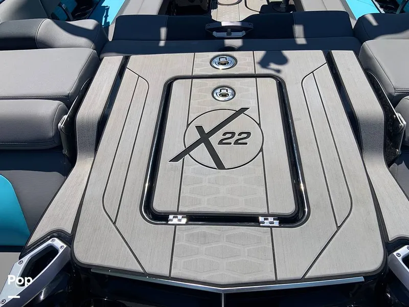 Slide: The Image of Mastercraft X22 2022 - 16574602