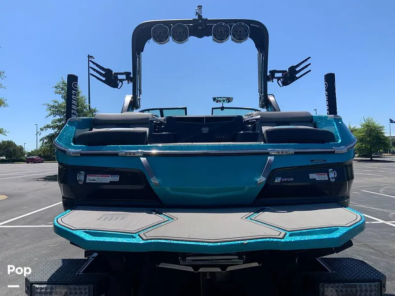 Slide: The Image of Mastercraft X22 2022 - 16572883