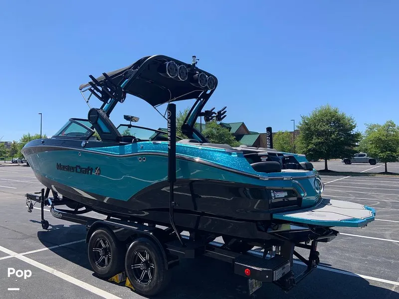 Slide: The Image of Mastercraft X22 2022 - 16572850