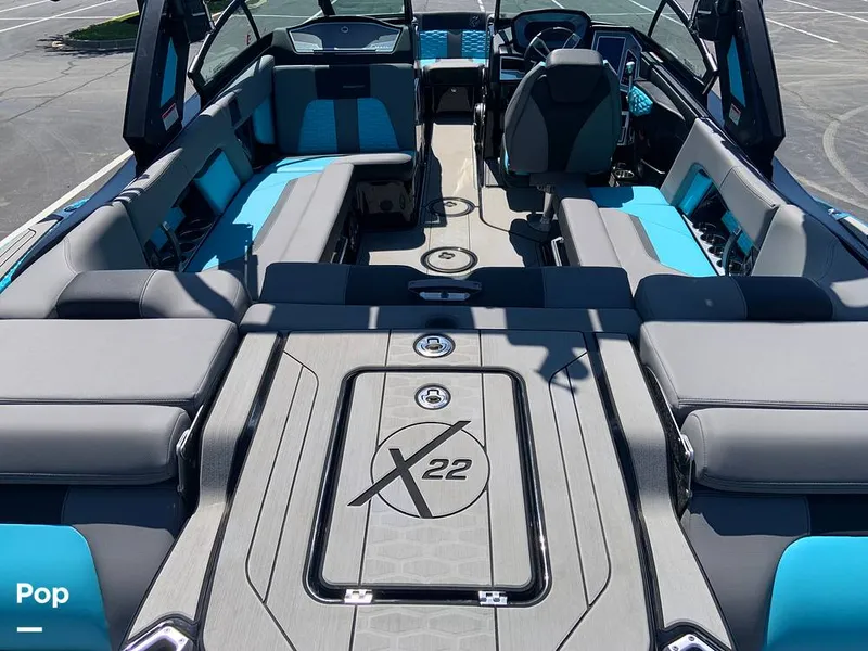 Slide: The Image of Mastercraft X22 2022 - 16572895
