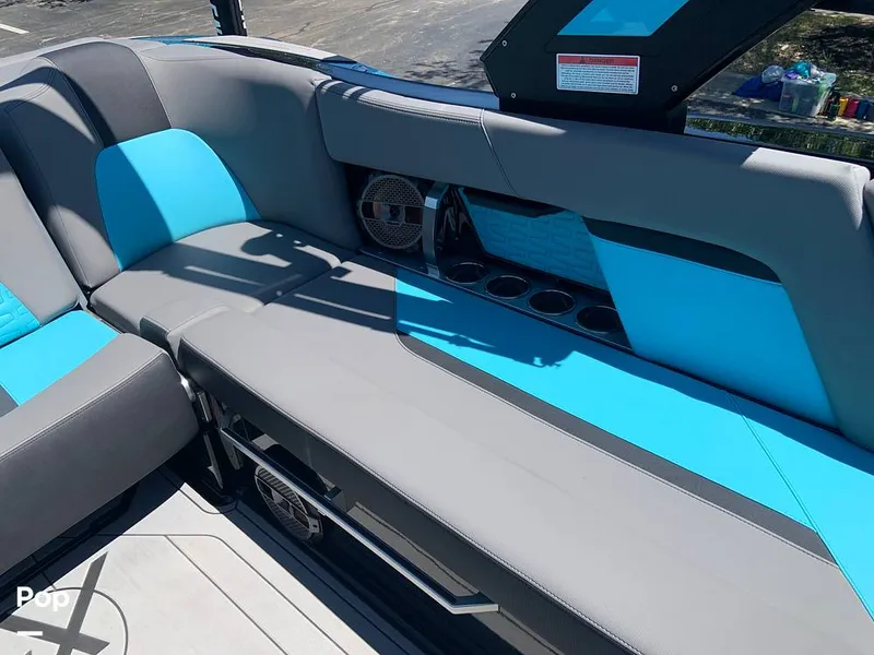Slide: The Image of Mastercraft X22 2022 - 16574581