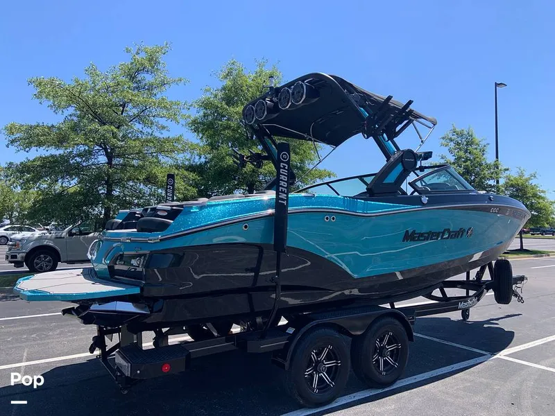 Slide: The Image of Mastercraft X22 2022 - 16572854
