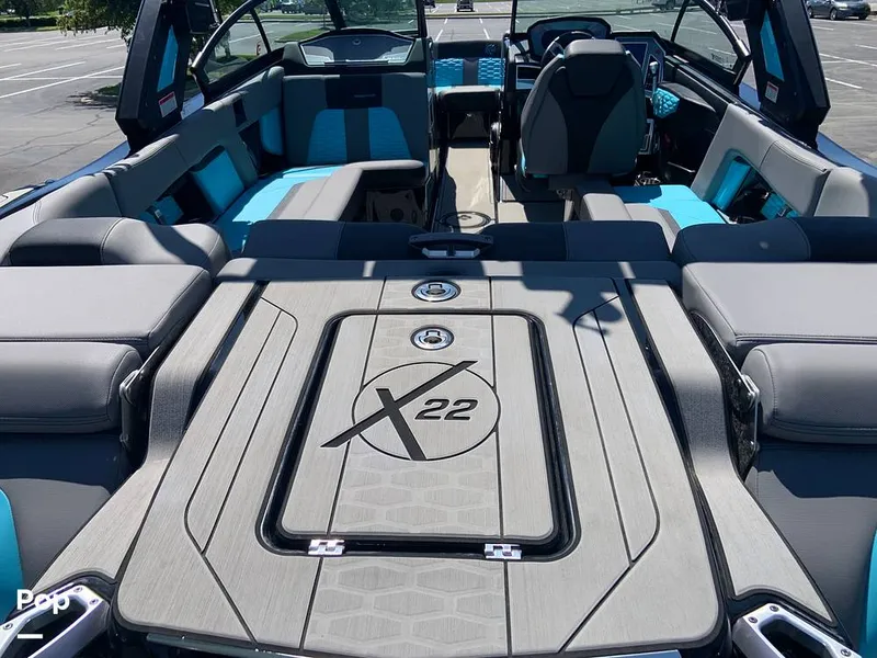 Slide: The Image of Mastercraft X22 2022 - 16572892
