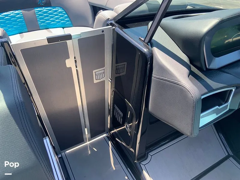 Slide: The Image of Mastercraft X22 2022 - 16574557