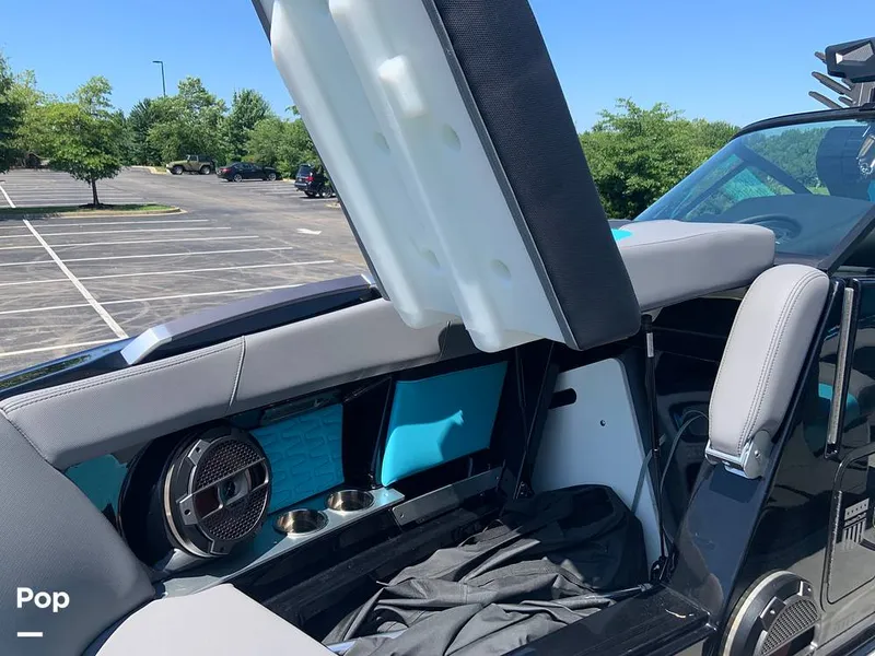 Slide: The Image of Mastercraft X22 2022 - 16574573
