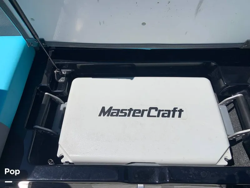 Slide: The Image of Mastercraft X22 2022 - 16574591
