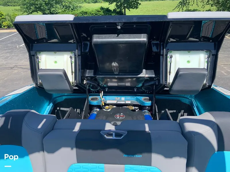 Slide: The Image of Mastercraft X22 2022 - 16574593