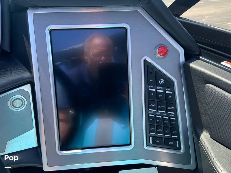 Slide: The Image of Mastercraft X22 2022 - 16572917
