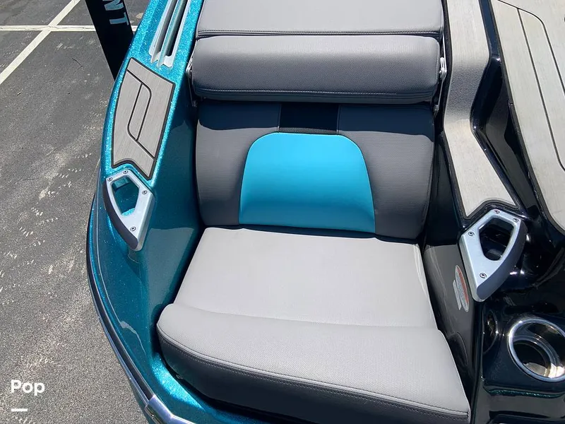 Slide: The Image of Mastercraft X22 2022 - 16574604