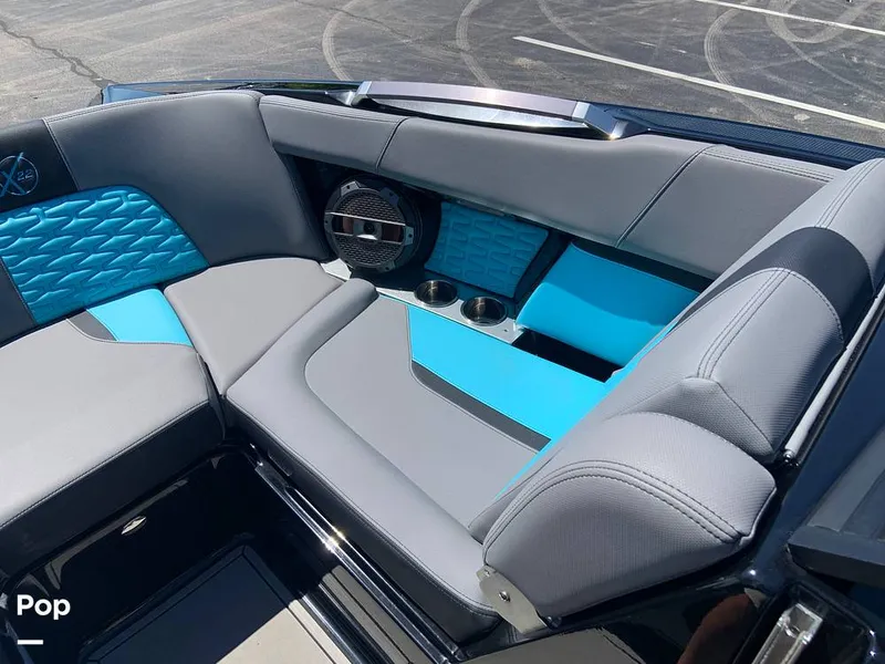 Slide: The Image of Mastercraft X22 2022 - 16574565