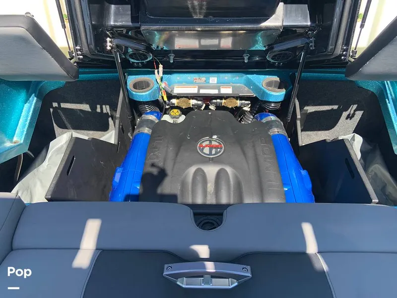 Slide: The Image of Mastercraft X22 2022 - 16574595