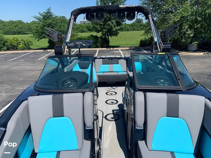 Slide: The Image of Mastercraft X22 2022 - 16572879