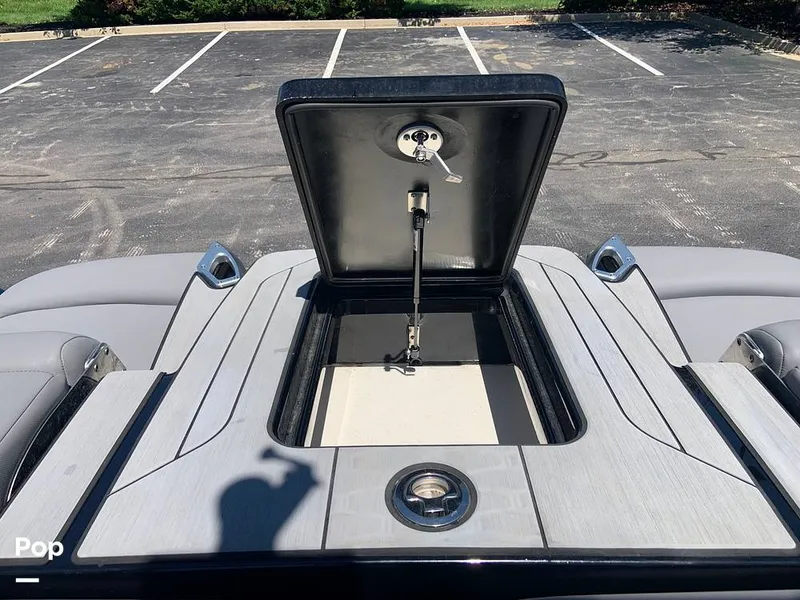 Slide: The Image of Mastercraft X22 2022 - 16574600