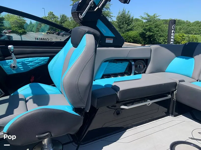 Slide: The Image of Mastercraft X22 2022 - 16572907