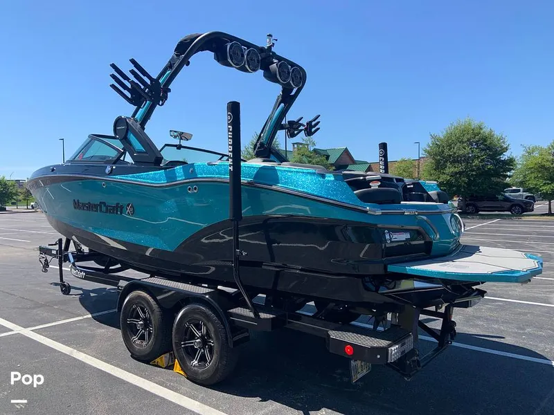 Slide: The Image of Mastercraft X22 2022 - 16572841