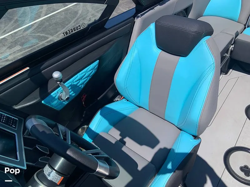 Slide: The Image of Mastercraft X22 2022 - 16572913
