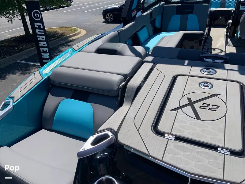 Slide: The Image of Mastercraft X22 2022 - 16572893