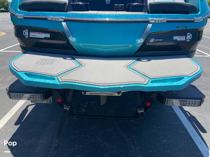 Slide: The Image of Mastercraft X22 2022 - 16574618