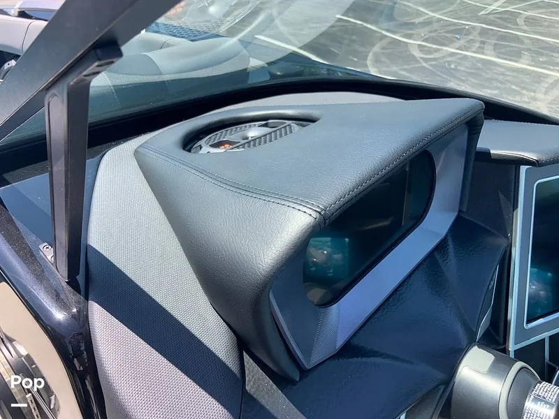 Slide: The Image of Mastercraft X22 2022 - 16574503