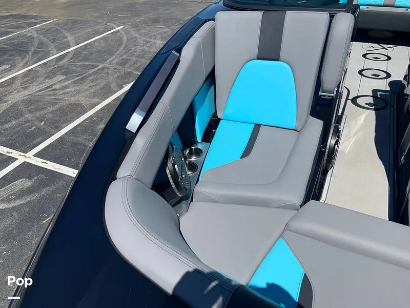 Slide: The Image of Mastercraft X22 2022 - 16572880