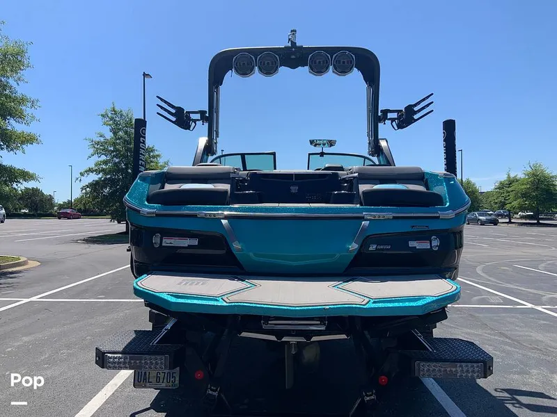 Slide: The Image of Mastercraft X22 2022 - 16572839