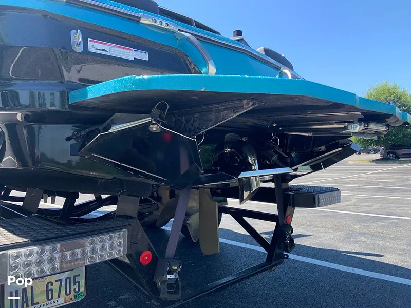 Slide: The Image of Mastercraft X22 2022 - 16572886