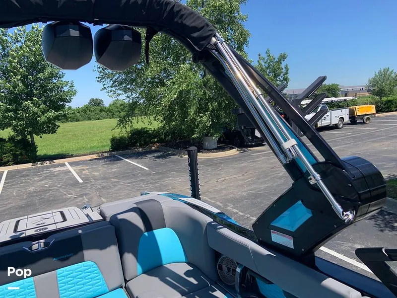 Slide: The Image of Mastercraft X22 2022 - 16574607