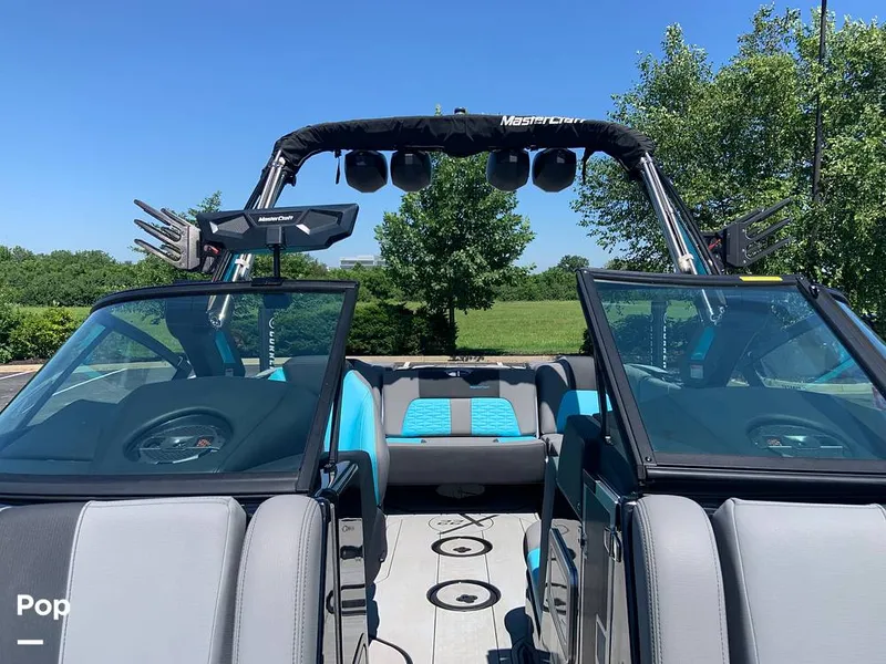 Slide: The Image of Mastercraft X22 2022 - 16574578