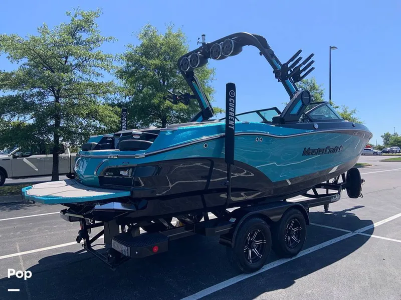 Slide: The Image of Mastercraft X22 2022 - 16572840